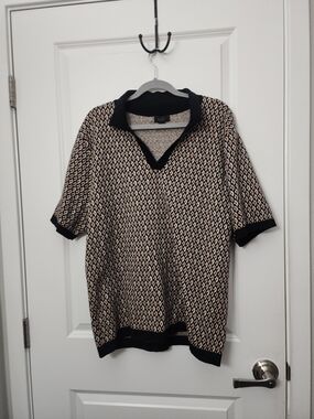 Truth Men's Black and Tan V-Neck Short Sleeve Sweater